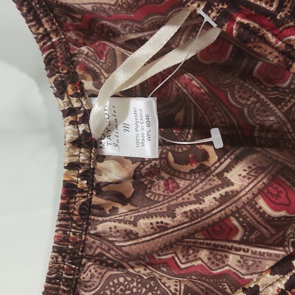 COPY - Morgan Taylor Intimates 2 Piece Pajama Set (M) - Picture 15 of 16